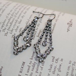 Lightweight Dangling Rhinestone Earrings NEW